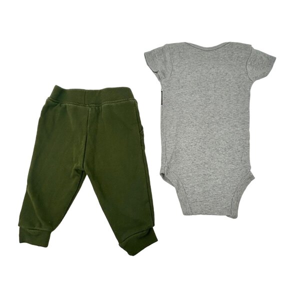 Baby Boy's Outfits - 1 Romper, 2 Sweatpants, Bodysuit, & Shirt - Size 6-9 Months - Picture 5 of 10